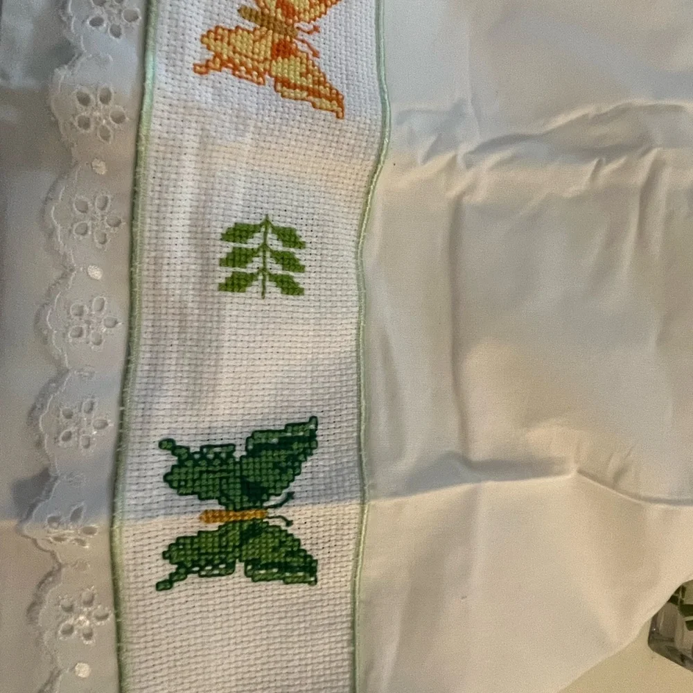 NWOT ANDY & HELEN embroidered flat bedsheet